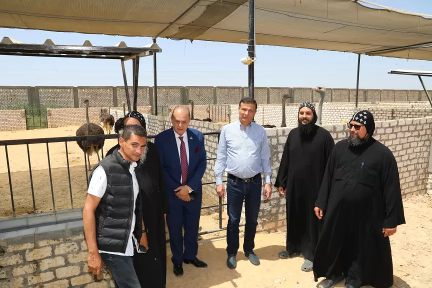 وزير الزراعة يتفقد المزارع والمشروعات الإنتاجية بدير مارمينا بالإسكندرية