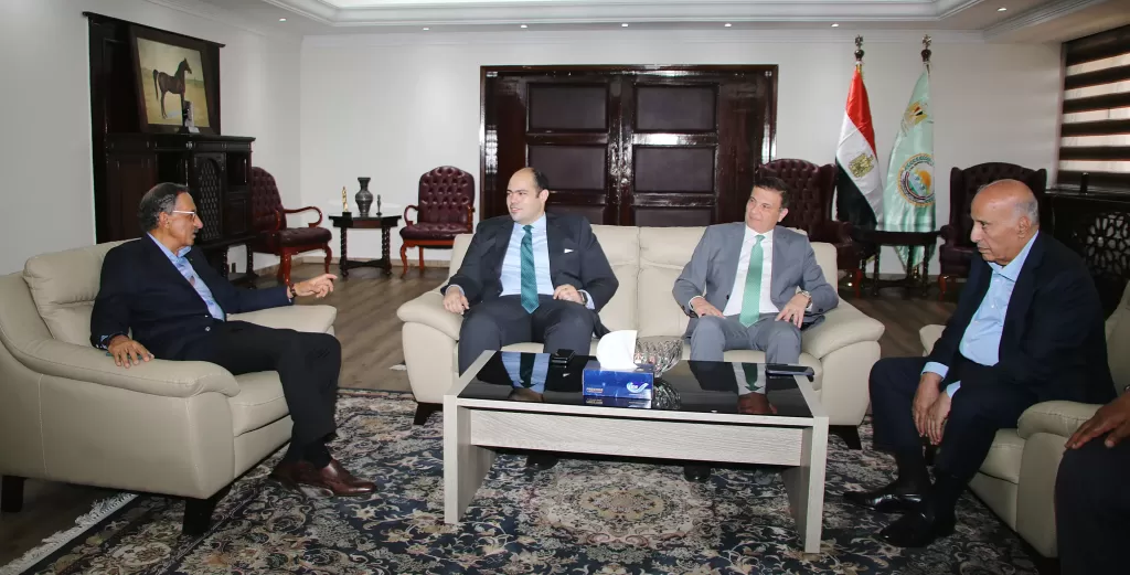 وزير الزراعة يبحث مع رئيس جهاز حماية المنافسة واتحاد الدواجن النهوض بالقطاع