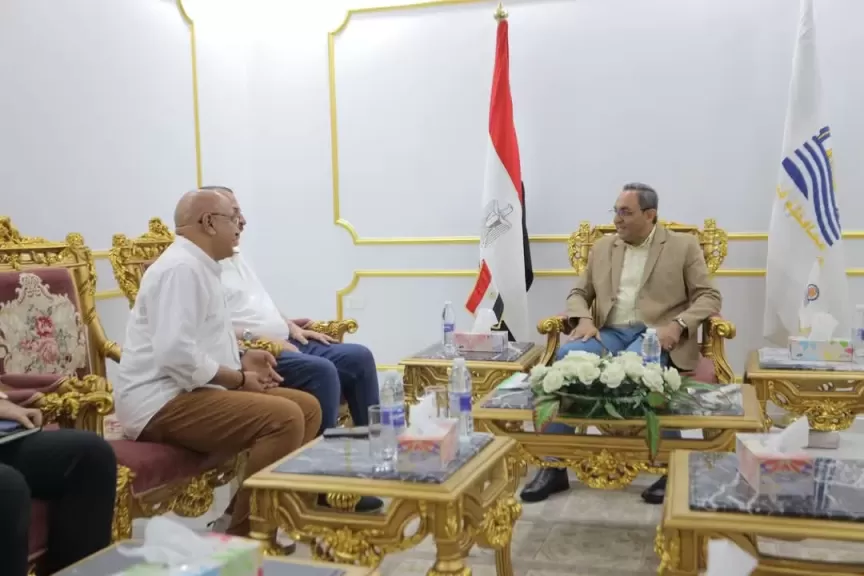 محافظ قنا يستقبل نائب وزير الصحة لبحث تطوير الخدمات الصحية بالمحافظة