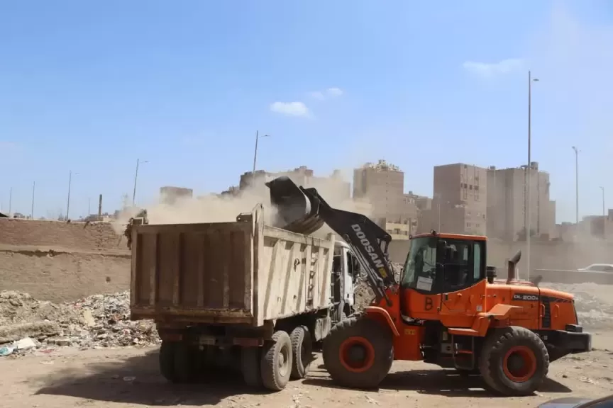 محافظة الجيزة ترفع ٣ آلاف طن قمامة من الإخلاص بالطالبية