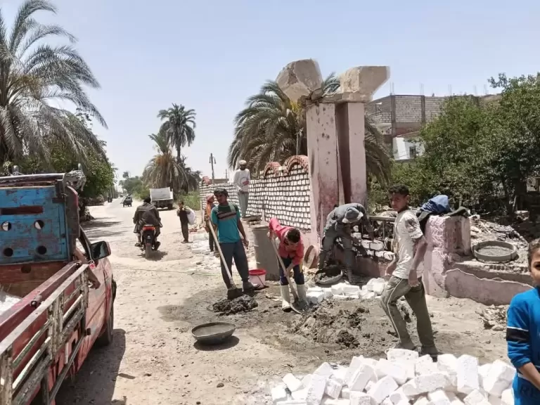 محافظ أسيوط: استمرار تطوير وتجميل مداخل المدن والقرى.. ورئيس مركز القوصية يتابع أعمال مدخل قرية مير