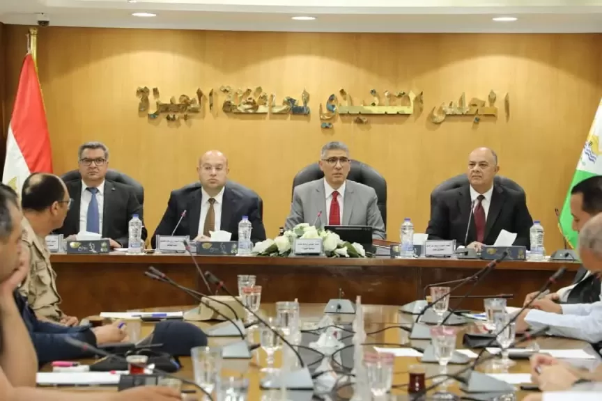 محافظ الجيزة يوجه باتخاذ إجراءات احترازية لتحصين شوادر وأسواق الماشية استعدادًا لعيد الأضحي