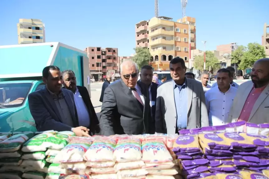 الزملوط يفتتح ”سوق اليوم الواحد” بمراكز المحافظة