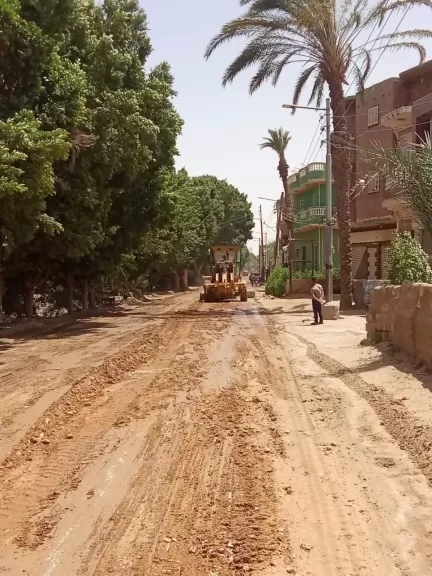 محافظ أسيوط: استمرار حملات تسوية وتمهيد الطرق بقرى ديروط ورفع كفاءة البنية التحتية