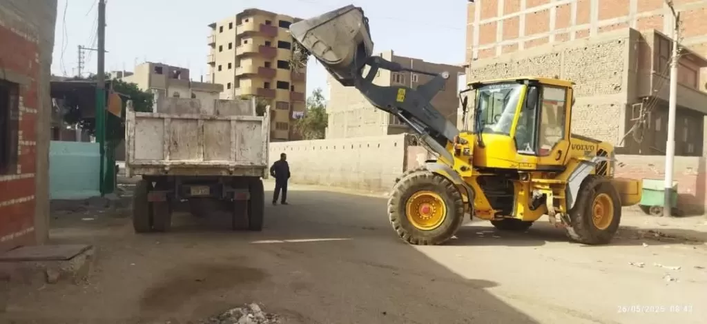 محافظ أسيوط: حملات موسعة لرفع القمامة والمخلفات بشوارع مركز أبوتيج ضمن خطة تحسين الخدمات