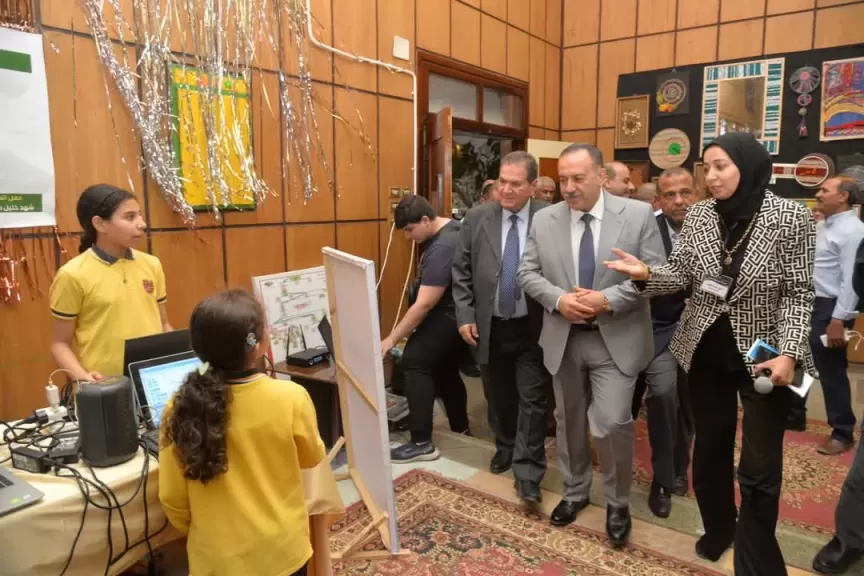 محافظ أسيوط يشهد الحفل الختامي لأنشطة مدارس المستقبل ويفتتح المعرض السنوي للأنشطة المدرسية