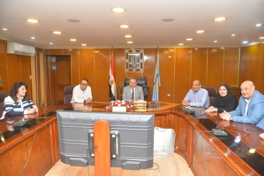 محافظ أسيوط يستقبل الوفد الطلابي العائد من زيارة تعليمية لوكالة الفضاء المصرية