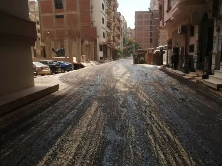 بتكلفة ٥ مليون  جنيهاً.. تنفيذ أعمال الرصف والتطوير بمنطقتي المستشارين والكونت شديد  بمركز الزقازيق
