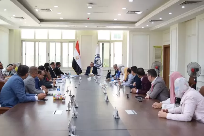 رئيس جامعة بني سويف يرأس لجنة تسيير أعمال الجامعة الأهلية