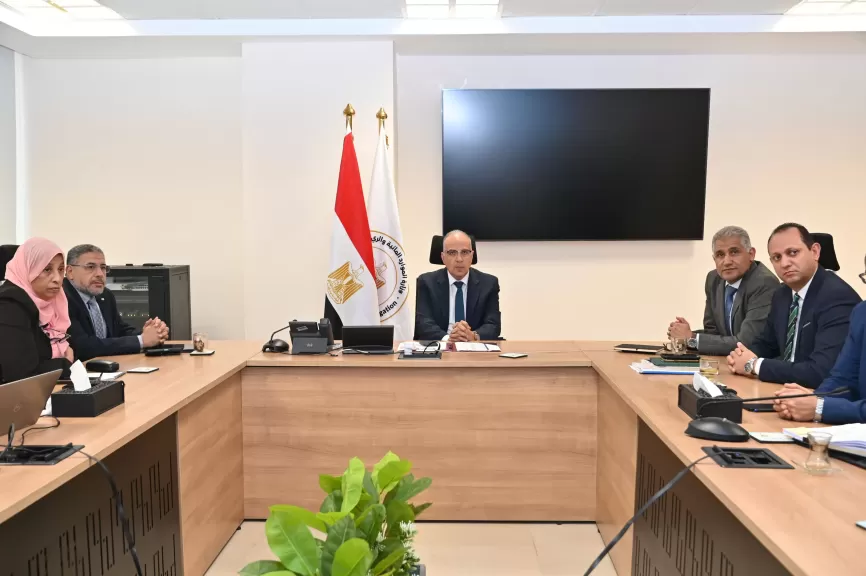 وزير الري يتابع حالة مجري نهر النيل وفرعيه وجهود إزالة التعديات