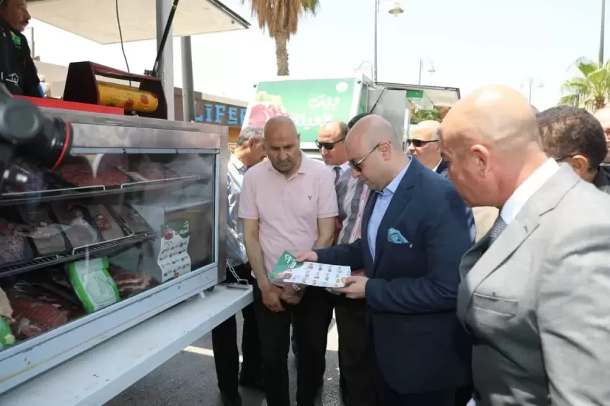 محافظ بني سويف يشهد اصطفاف منافذ البيع المتنقلة التابعة لجهاز المشروعات لطرح لحوم وسلع غذائية جافة بأسعار مخفضة