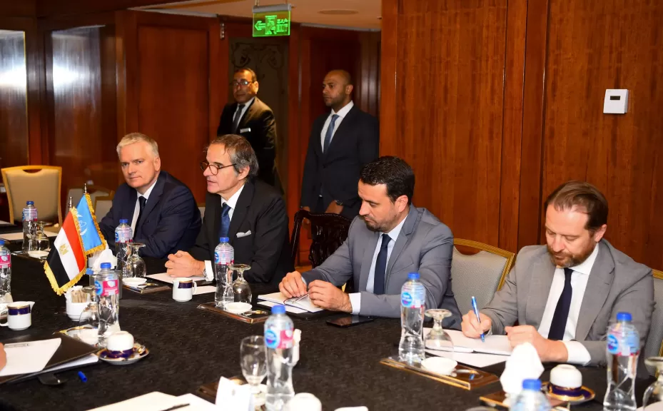 وزير الخارجية والهجرة يلتقي بالمدير العام للوكالة الدولية للطاقة الذرية