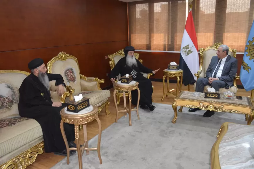 في أجواء تسودها المحبة والوحدة الوطنية.. محافظ الغربية يستقبل الأنبا بولا للتهنئة بعيد الأضحى