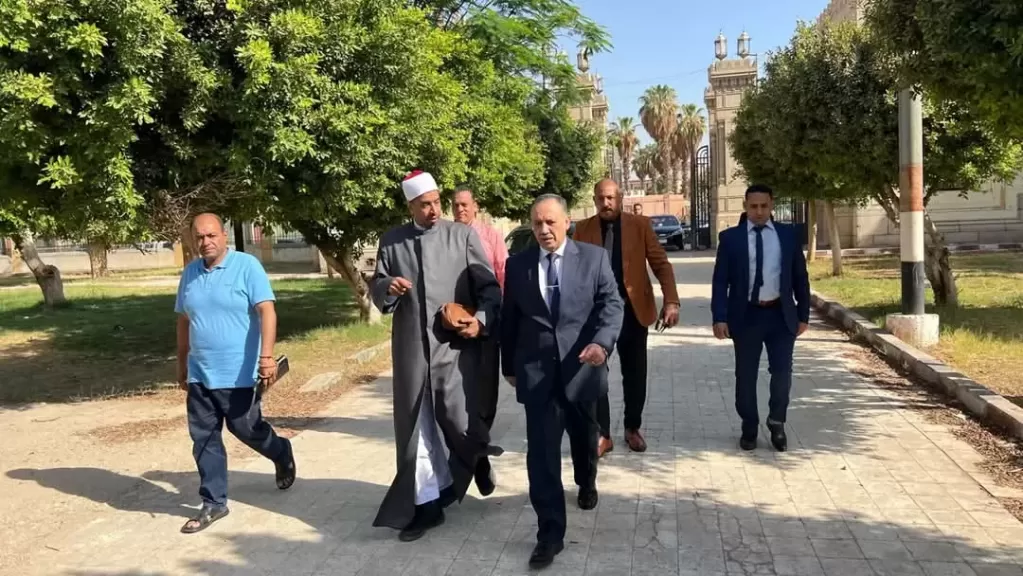 محافظ أسيوط يتفقد سير امتحانات الثانوية الأزهرية بمعهد فؤاد الأول الأزهري ويتابع انتظام اللجان
