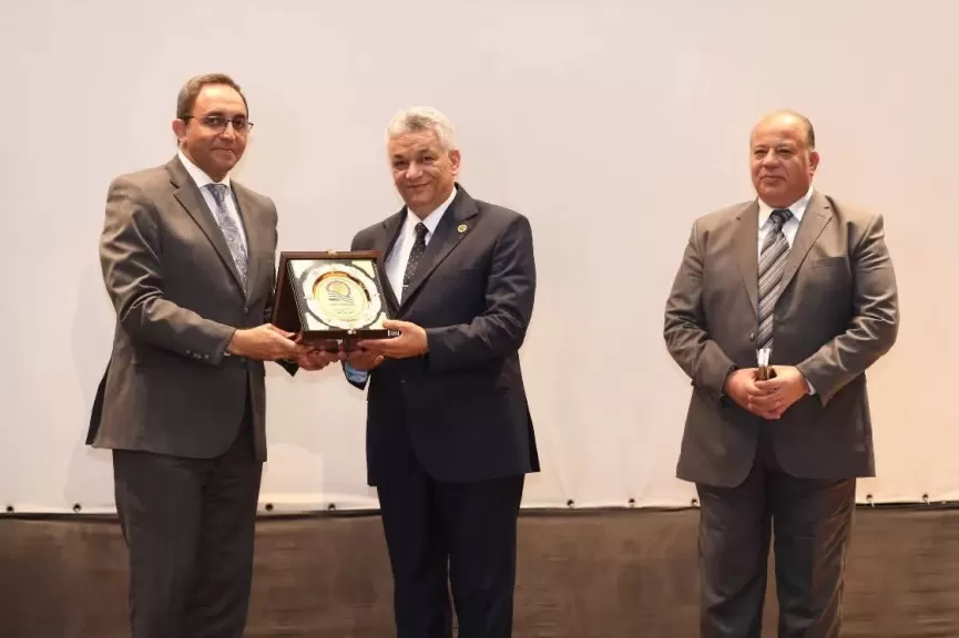 محافظ قنا يشهد ندوة توعوية ضمن مبادرة ”معًا بالوعي نحميها” بقصر الثقافة