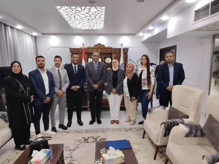 محافظ قنا يستقبل ممثلي المجتمع المدني لتهنئته بعيد الأضحى ويؤكد الشراكة المجتمعية ركيزة التنمية المستدامة