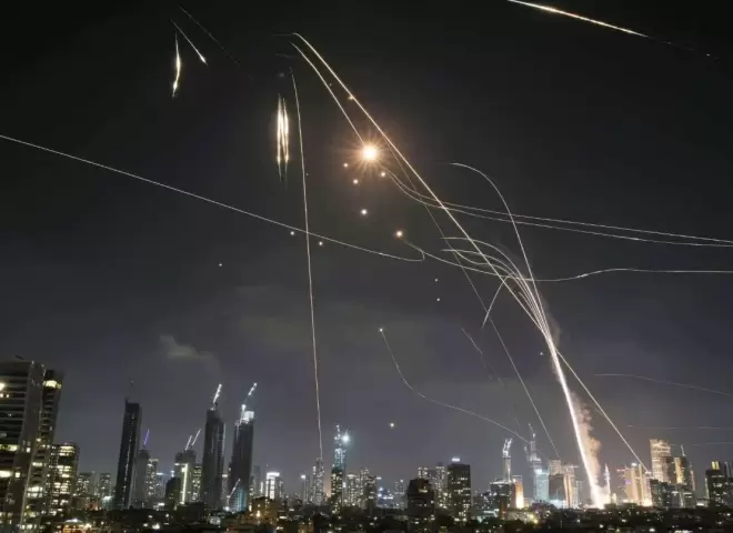 الحرس الثوري الإيراني بعد مهاجمة إسرائيل: عشرات الصواريخ الباليستية أصابت أهدافا استراتيجية