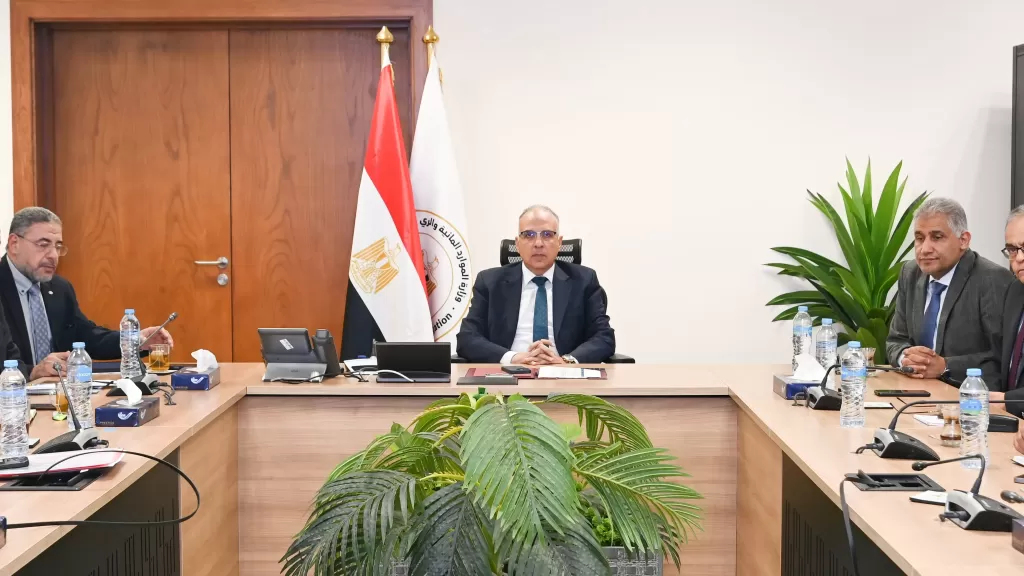 د.سويلم يتابع حالة الري بالمحافظات خلال فترة أقصى الاحتياجات المائية وموقف إيراد نهر النيل