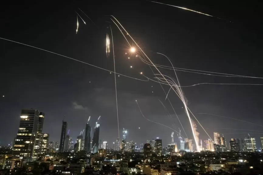 الجيش الإسرائيلي: إطلاق أحدث دفعة من الصواريخ من إيران