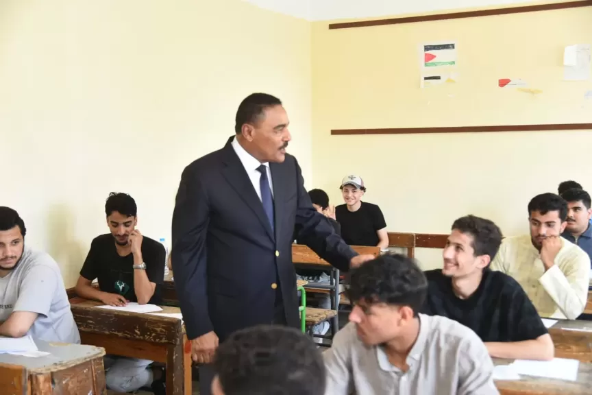 محافظ مطروح يتفقد لجان امتحانات الثانوية العامة