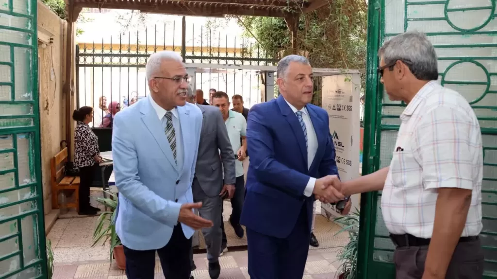 محافظ الإسماعيلية يتفقد بدء انطلاق ماراثون امتحانات الثانوية العامة للعام الدراسي ٢٠٢٤/ ٢٠٢٥
