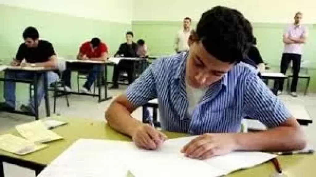 بدء امتحان الإحصاء لطلاب النظام القديم للثانوية العامة.. والوزير يتابع سير عمل الامتحانات