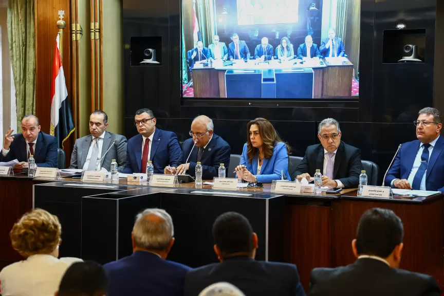 «عوض»: نسعي لتعزيز مساهمة القطاع الخاص في إدارة وتشغيل مشروعات البنية التحتية لمنظومة المخلفات الصلبة