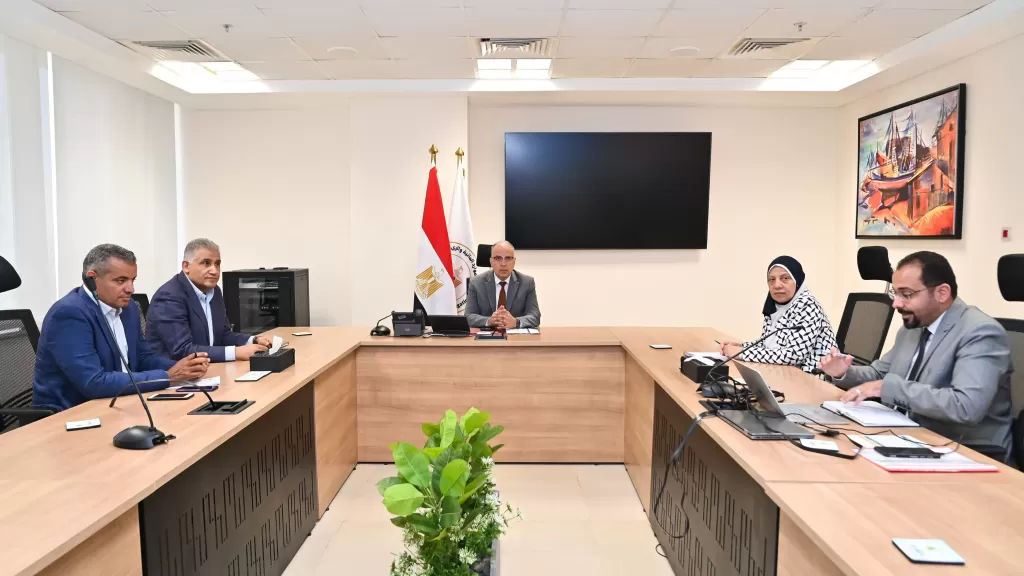 وزير الري يتابع حالة المنظومة المائية ، وموقف توفير الإحتياجات المائية لمحطات مياه الشرب