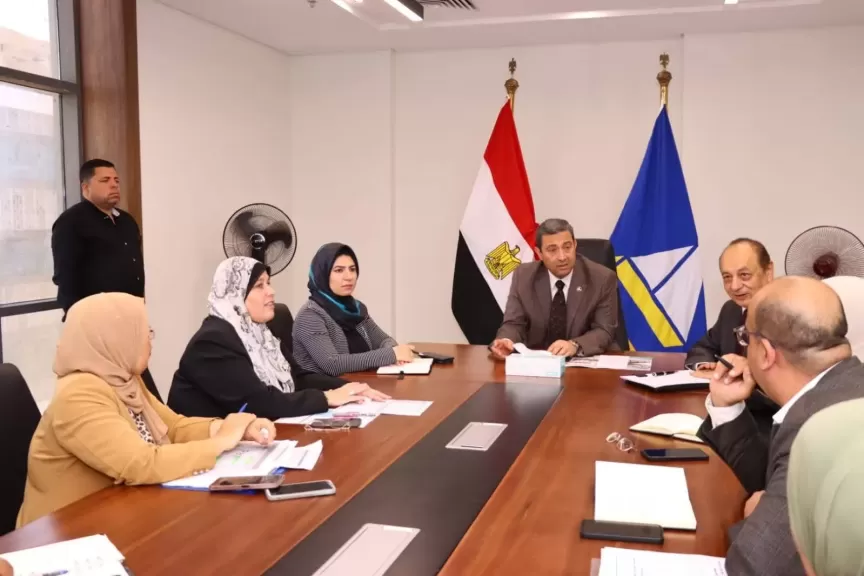 محافظ دمياط يناقش ملف منظومة التأمين الصحي الشامل تمهيدًا لانطلاقها بالمحافظة