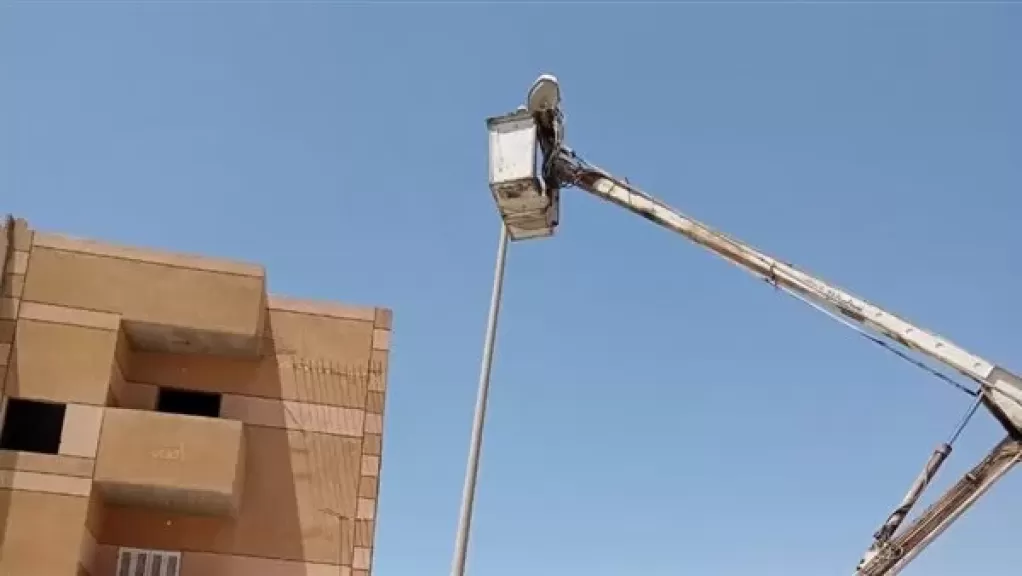 استمرار تركيب كشافات «الليد» وعدادات المياه مسبقة الدفع في المدن الجديدة