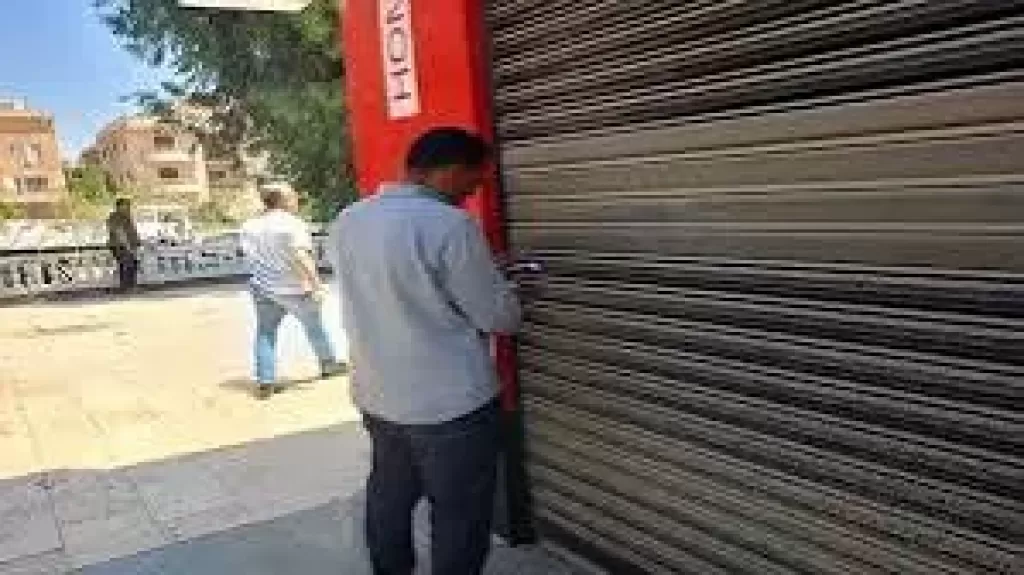 تحرير (160) مخالفة للمحلات التى لم تلتزم بقرار الغلق خلال 24 ساعة