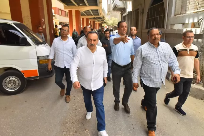 محافظ أسيوط يتفقد أعمال تطوير شارع التحكم المركزي ويوجه بإنشاء منافذ بيع منظمة للمواطنين