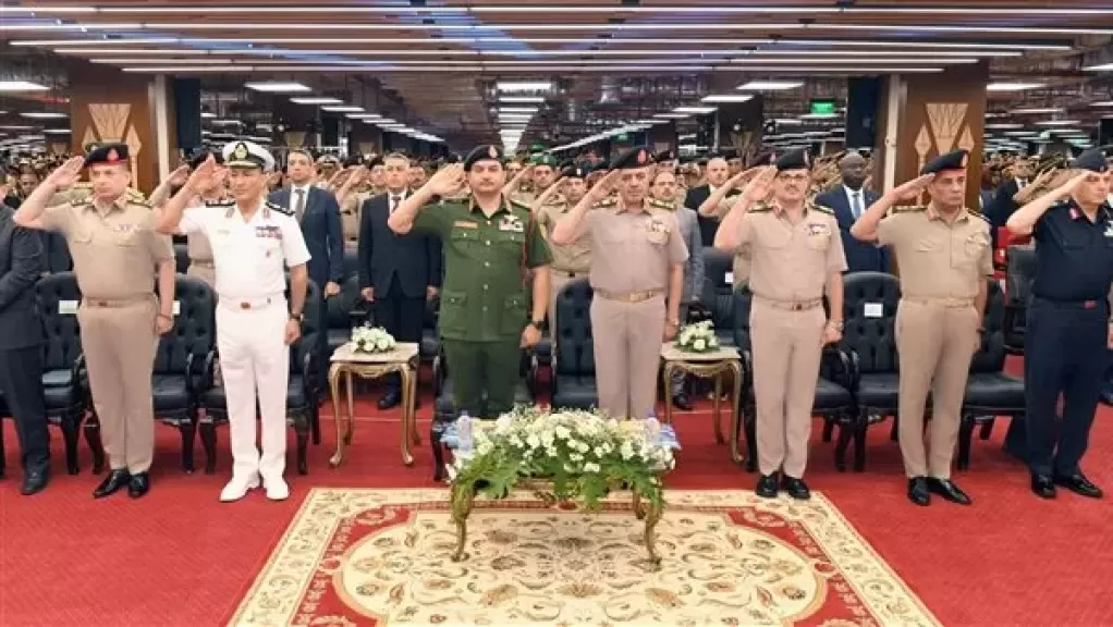 الفريق أحمد خليفة يشهد تخرج دورات جديدة من دارسى الأكاديمية العسكرية للدراسات العليا