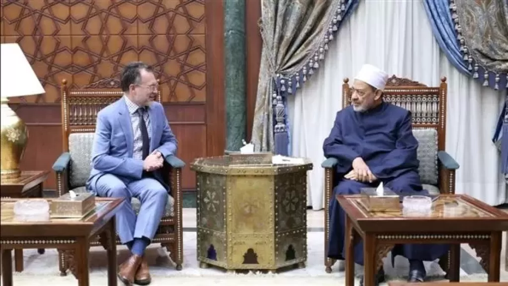 شيخ الأزهر يستقبل سفير كندا بالقاهرة
