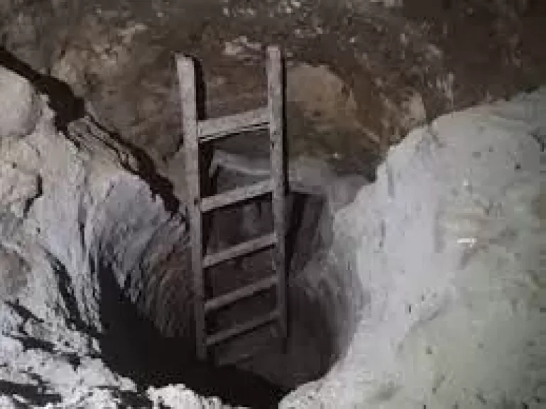 ضبط سيدة و4 أشخاص بالقاهرة لقيامهم بأعمال الحفر والتنقيب غير المشروع عن الآثار