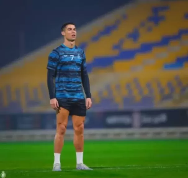 تعليق رونالدو على تجديد عقده مع النصر