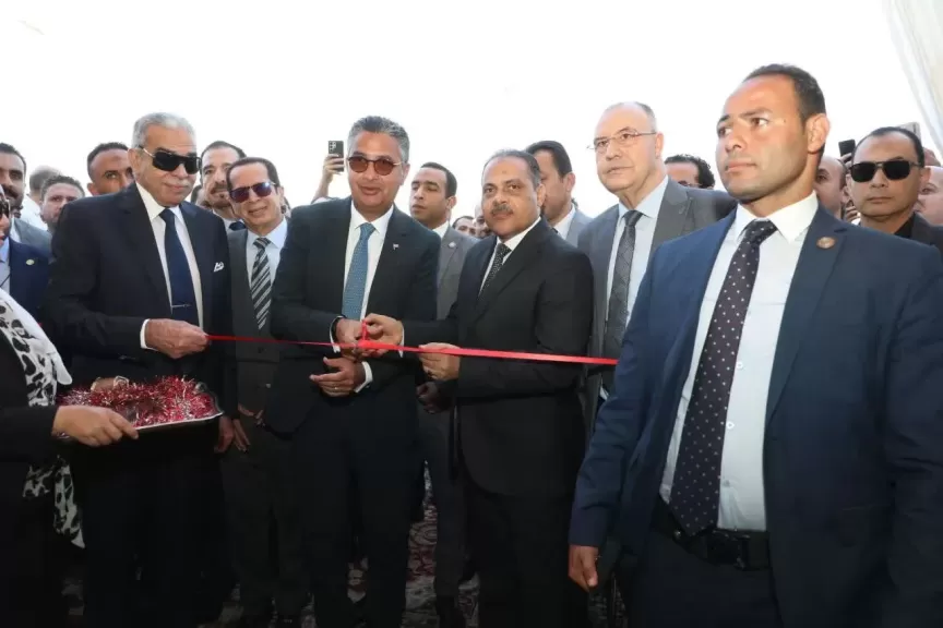 وزير التموين و محافظ الشرقية يفتتحان سوق اليوم الواحد بمدينة العاشر من رمضان