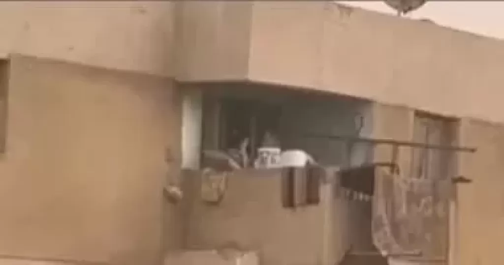 والدة طفل البلكونة: اللي صورت الفيديو دمرت بيتنا