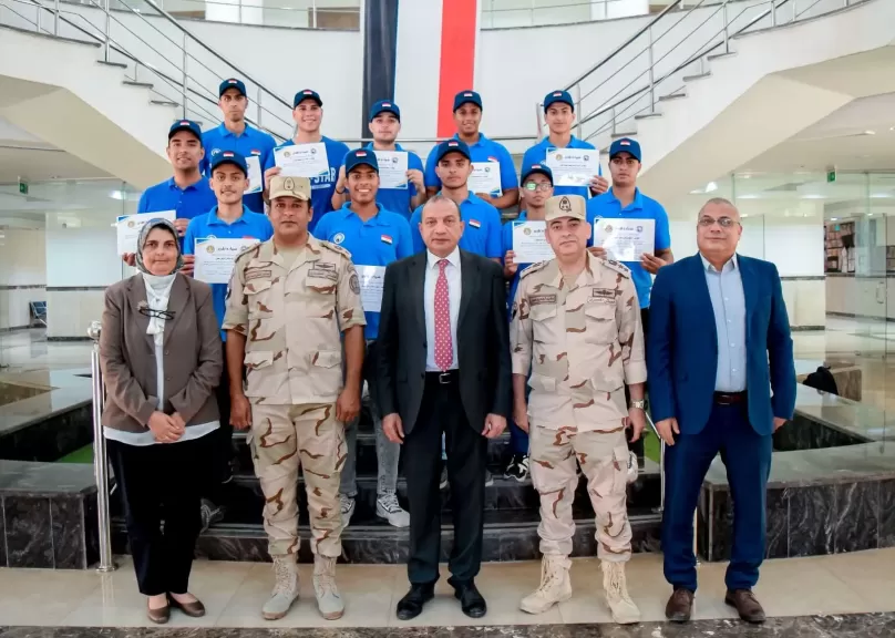 رئيس جامعة بني سويف الأهلية يكرم الطلاب المشاركين في دورة التربية العسكرية بالتعاون مع قوات الدفاع الشعبي والعسكري