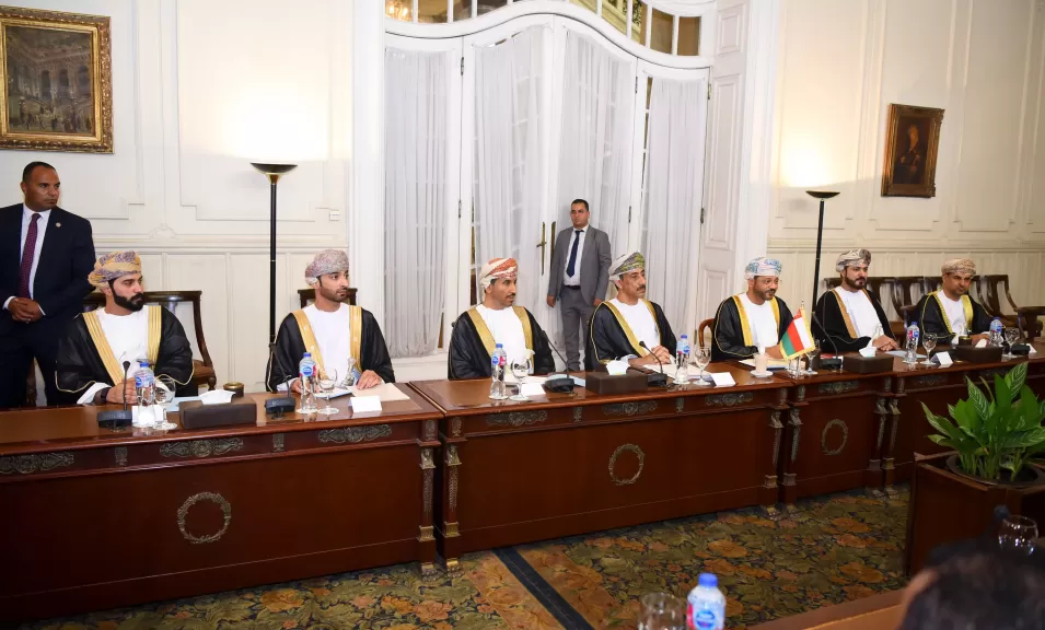 وزير الخارجية والهجرة يستقبل نظيره العُماني ويترأسان أعمال اللجنة المشتركة بالقاهرة