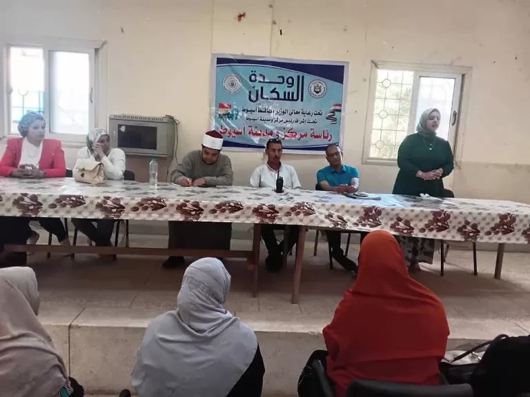 محافظ أسيوط: مواصلة فعاليات وأنشطة مكتبة مصر العامة بقرى مركز أسيوط وتنظيم زيارة للمكتبة المتنقلة لقرية ريفا