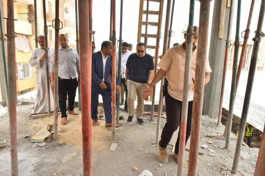 محافظ أسيوط يتفقد مشروع السوق الحضاري بأبنوب تمهيدا لنقل الباعة الجائلين وتحسين الخدمات للمواطنين
