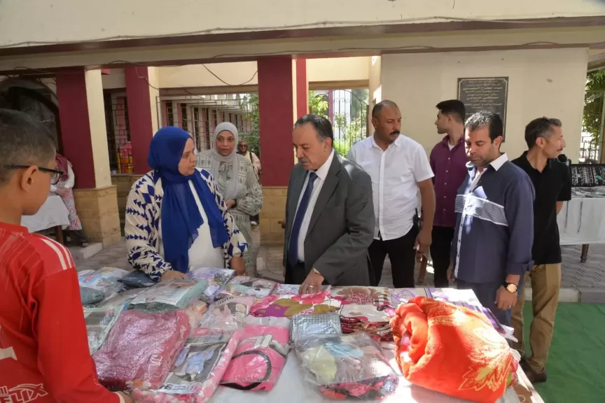 محافظ أسيوط يتفقد مكتبة مصر العامة ويشهد فعاليات مبادرة ”بإيدينا نصنع” لتنمية مهارات الشباب والأطفال