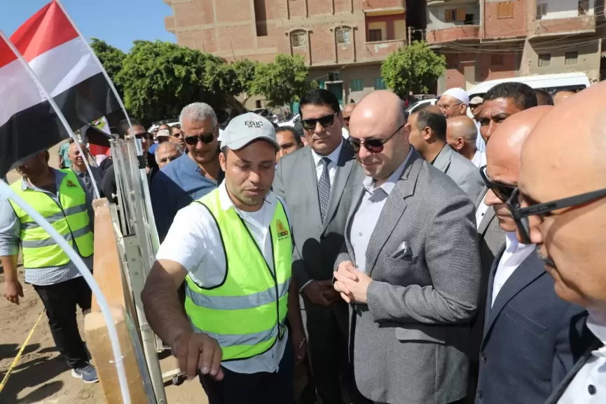 محافظ بني سويف يُطلق إشارة بدء تنفيذ مشروع الصرف الصحي لخدمة 14 ألف نسمة بقرية منهرو