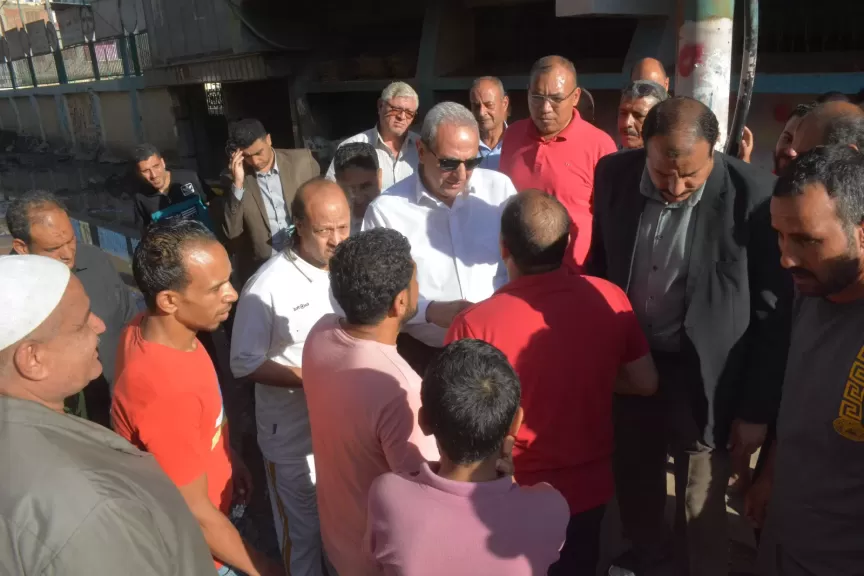 من قلب قرية كفر حجازي.. محافظ الغربية يستمع للمواطنين ويأمر بحلول فورية لمشكلة الصرف