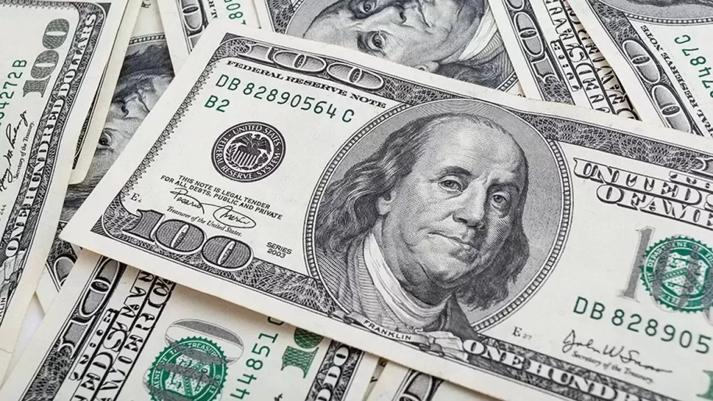 الدولار يتراجع عالميا في ظل رد فعل محدود للأسواق على الرسوم الجمركية الأمريكية الجديدة