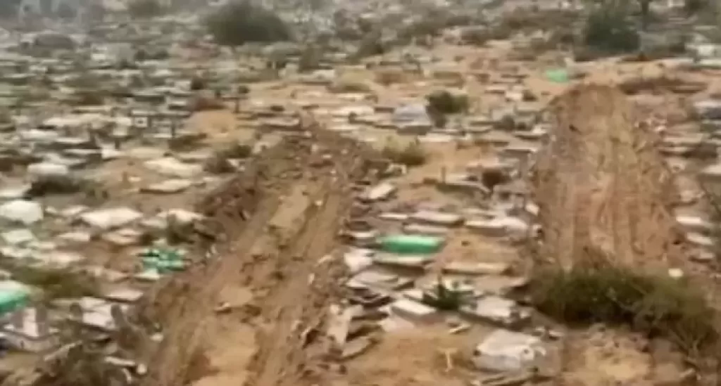 قوات الاحتلال الإسرائيلية تسرق جثامين شهداء من المقبرة التركية في غزة