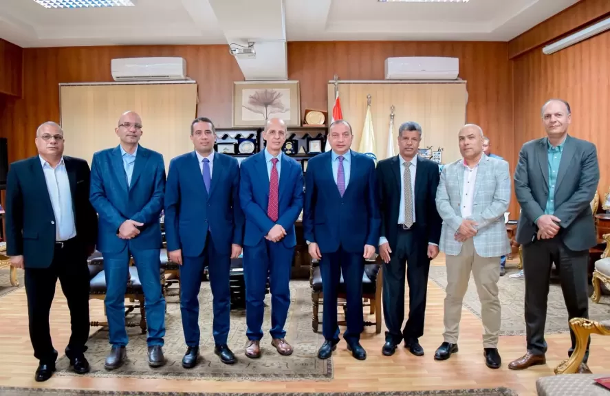 رئيس جامعة بني سويف يرأس اجتماع وحدة إدارة مشروعات تطوير التعليم العالي