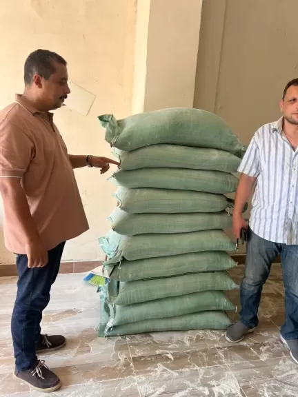 ضبط ٦٠ شيكارة دقيق مدعم ، ٢٠ شيكارة أسمدة زراعية بكفر صقر