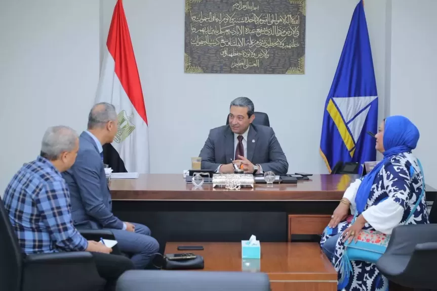 محافظ دمياط يلتقى مع رئيس الإدارة المركزية لإقليم شرق الدلتا الثقافى لبحث أُطر التعاون المشترك ودعم القطاع الثقافى بدمياط